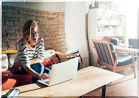 woman working in cafe