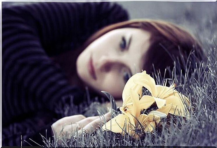 girl-lying-in-field