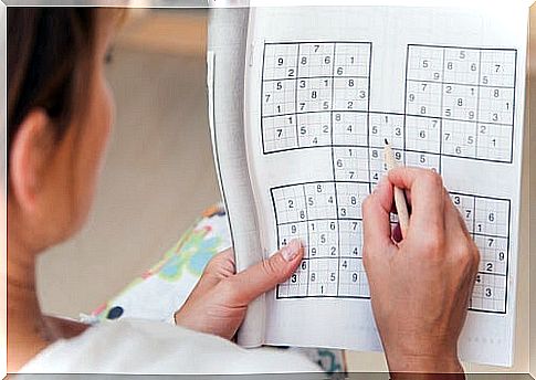 woman doing sudoku